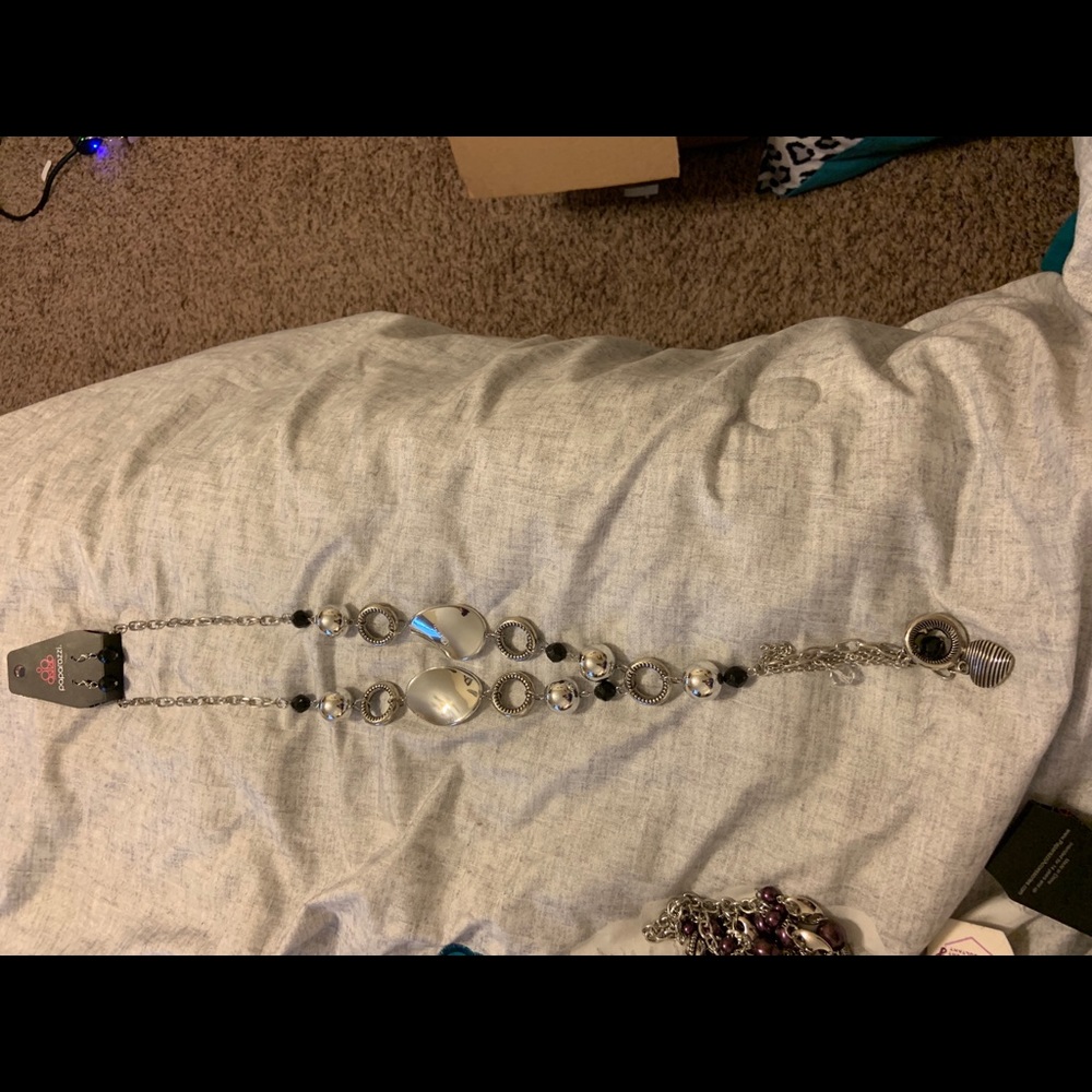 Paparazzi jewelry necklace with earrings